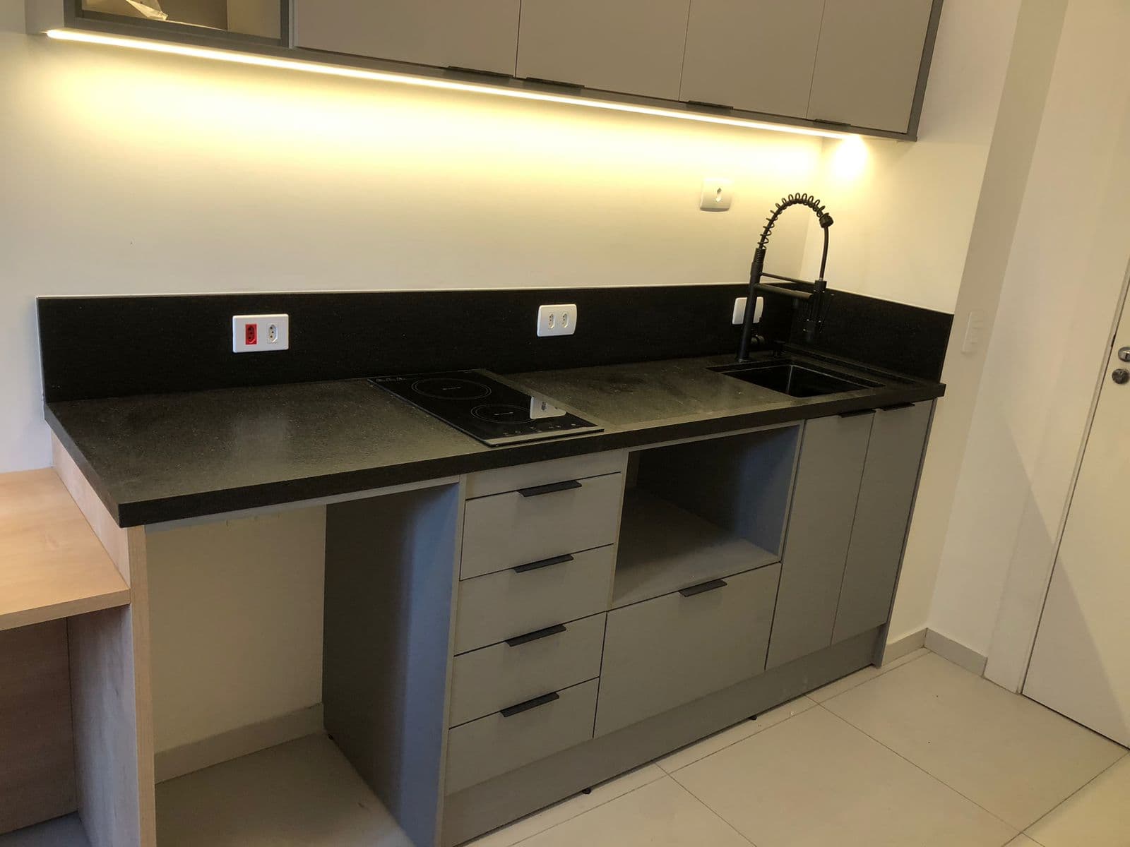 Bancada Granito Preto com Cooktop