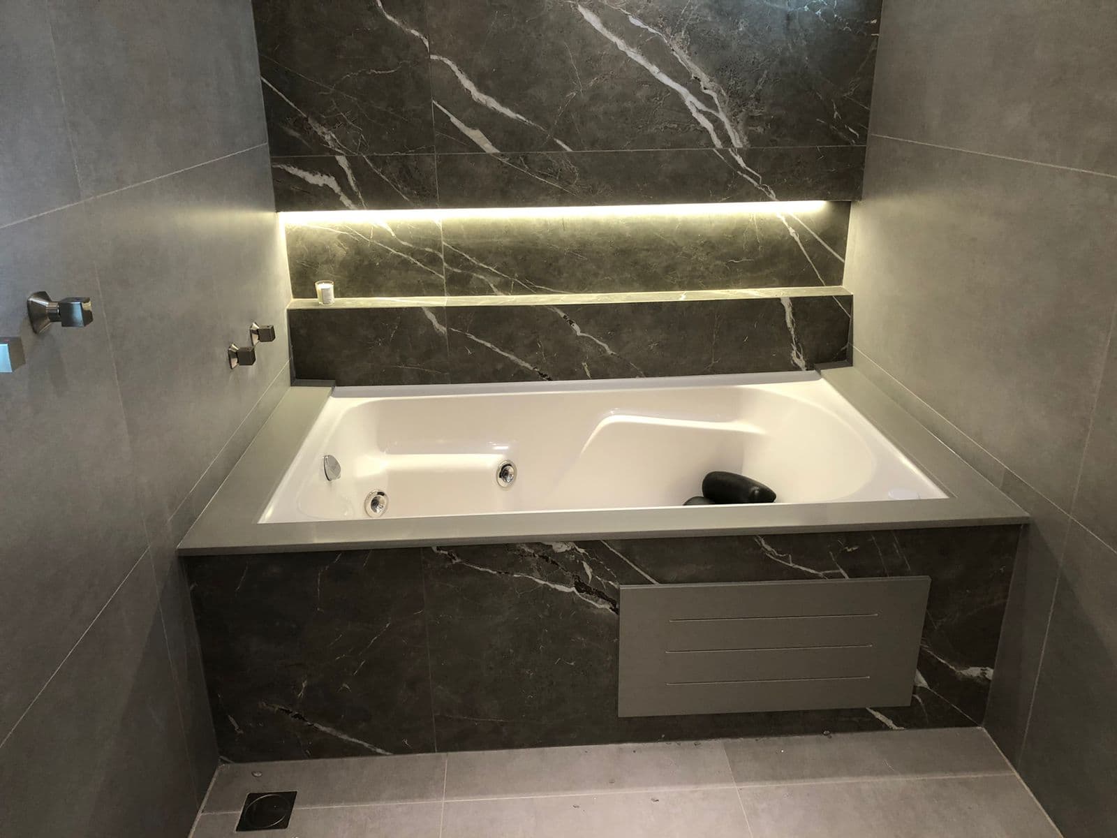 Banheira Revestida em Mármore