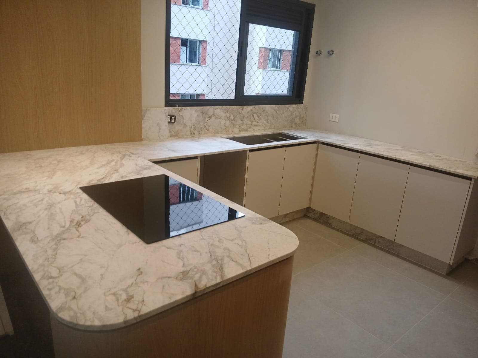 Ilha de Cozinha em Mármore