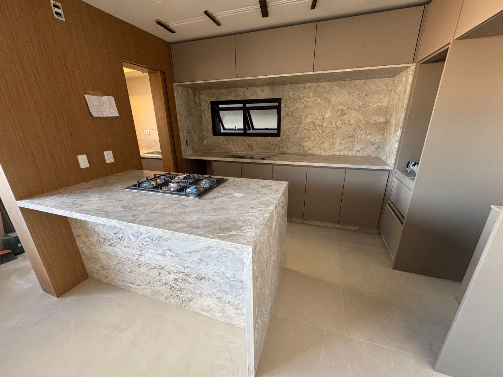 Cozinha em Mármore Bege