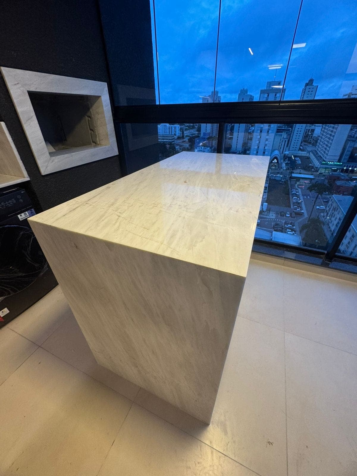 Mesa em Mármore Travertino